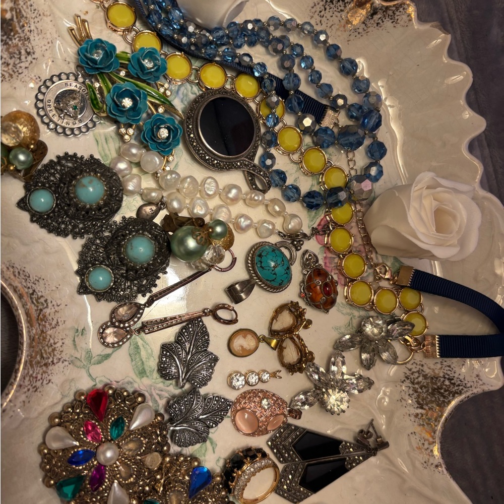 Stunning large Vintage Jewelry Collection many signed excellent condition lot - Picture 8 of 10